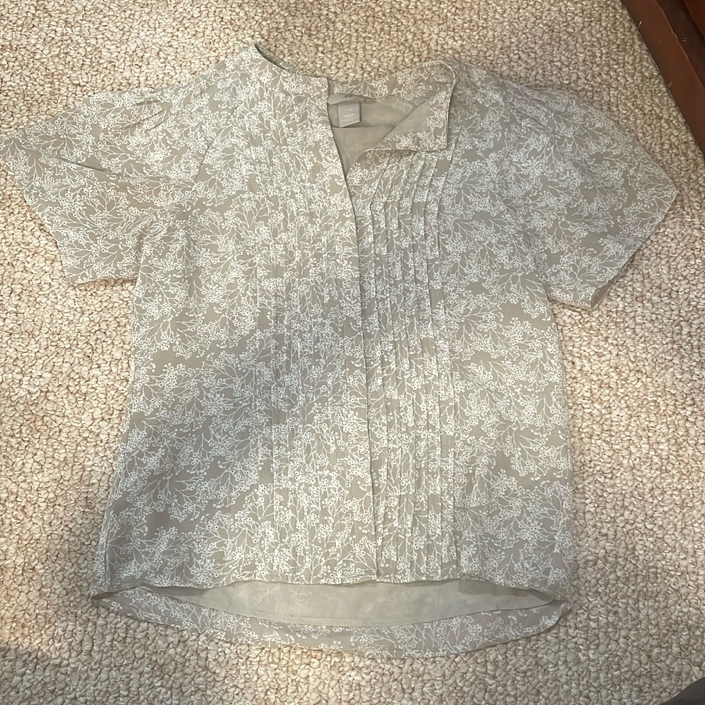 H&M light green floral short sleeve blouse